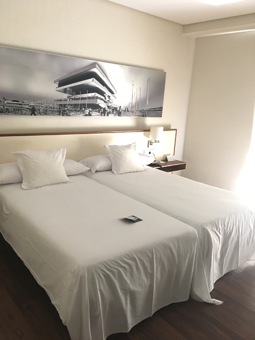 Organised interior inspiration: Hotel room in Valencia Penya-Roja